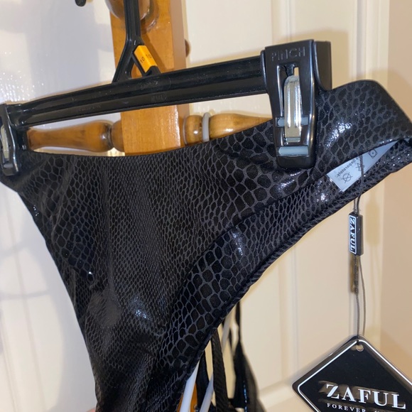 Black snakeskin bikini - Picture 4 of 4